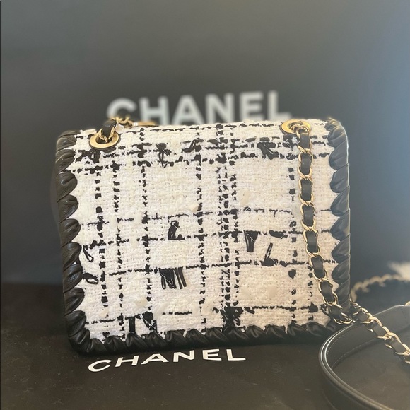 Chanel Tweed Flapbag - Picture 11 of 14